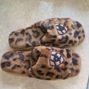 Ariat Leopard Print Fuzzy Slippers NWOT